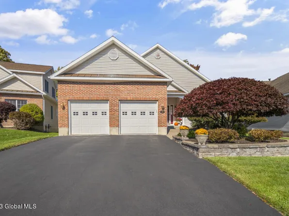 29 Cheshire Way, Loudonville, NY 12211