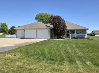 8349 S Sagebrush Ln, North Platte, NE 69101