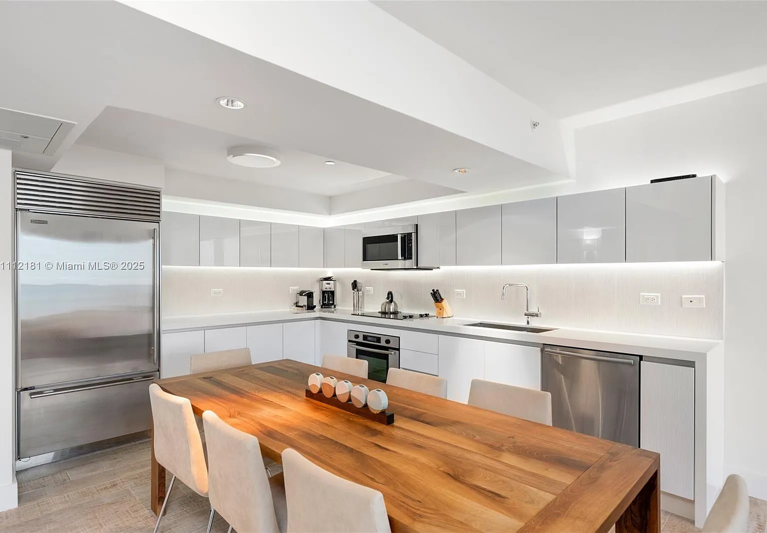 2399 Collins Avenue — Photo 4