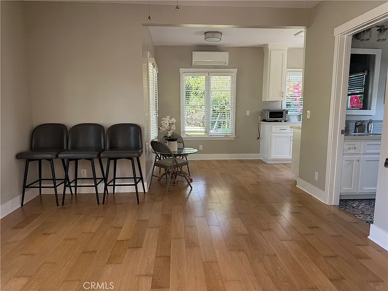 305 W Kenneth Rd — Photo 8