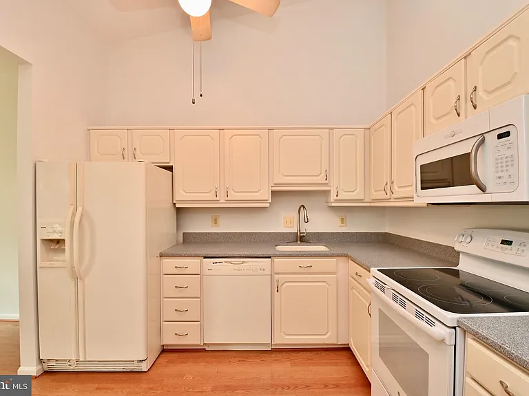 10048 Wood Sorrels Ln — Photo 14