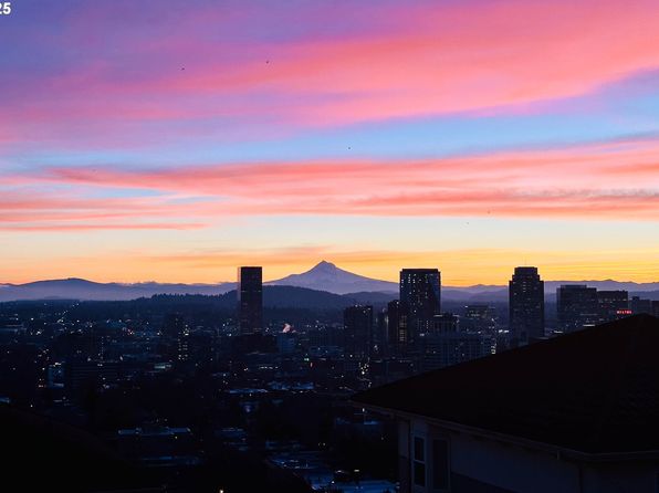 335 NW Uptown Ter APT 2B, Portland, OR 97210
