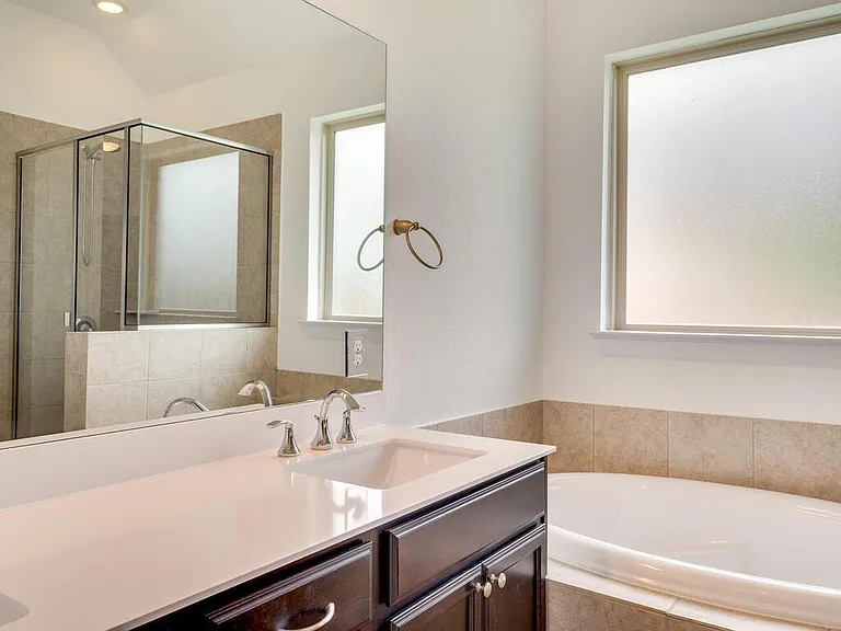 220 Oxbow Cv — Photo 24