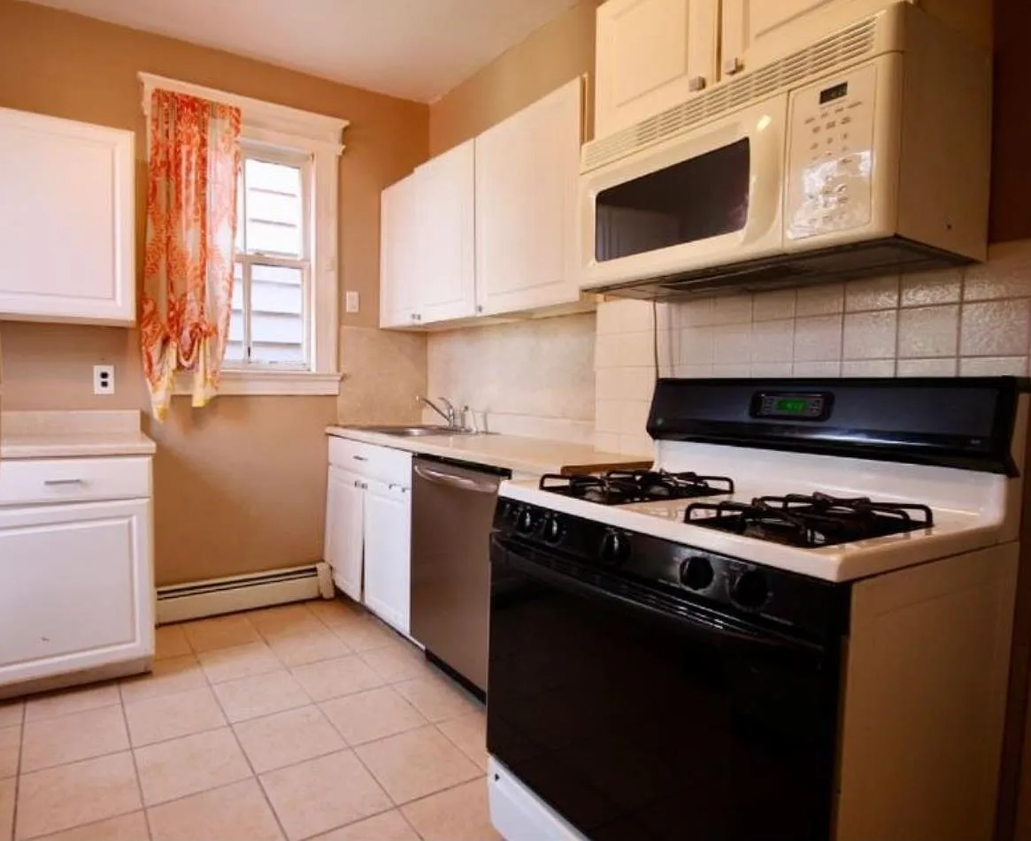 6 bed, 3.0 bath, $4,500 — Photo 3