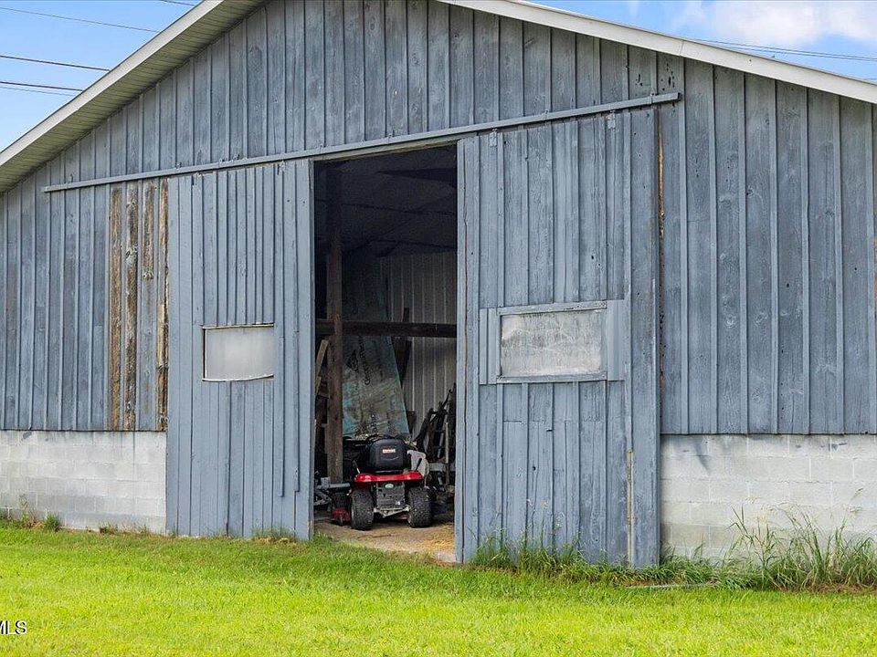 22nd image of 628 Christian Bend Rd