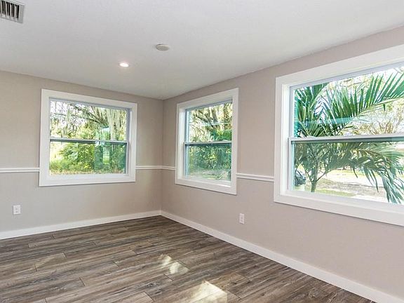3rd image of 91 8th St NE