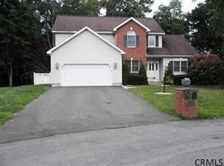 19 Eastland Cir, Albany, NY 12203