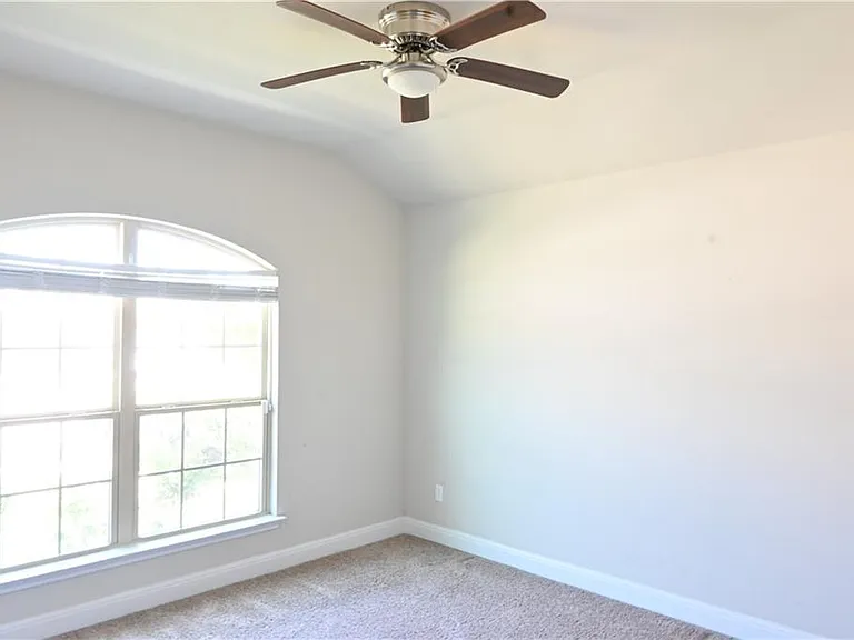 124 Gray Wolf Dr — Photo 16