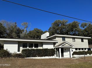 4206 Sound Dr, Morehead City, NC 28557