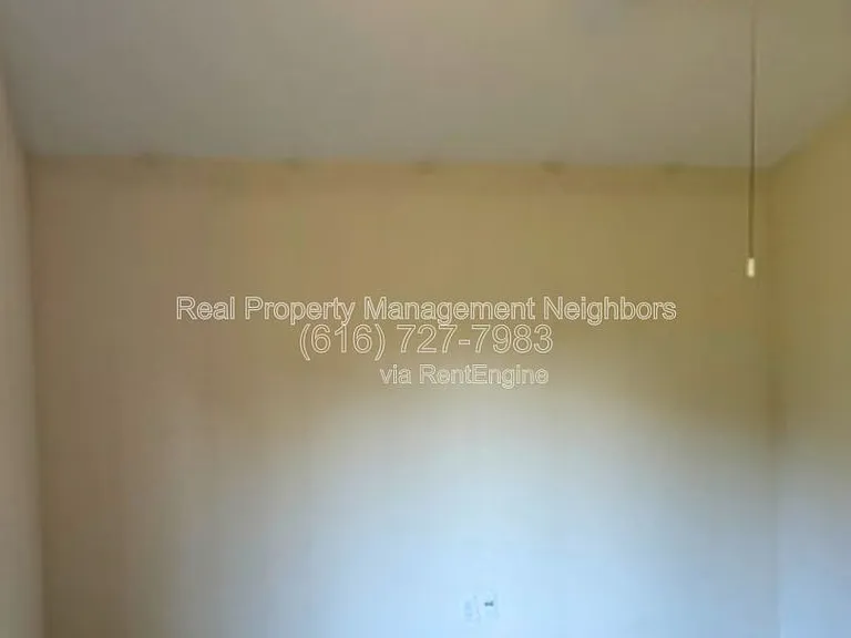 1636 Northbend Dr NE — Photo 1