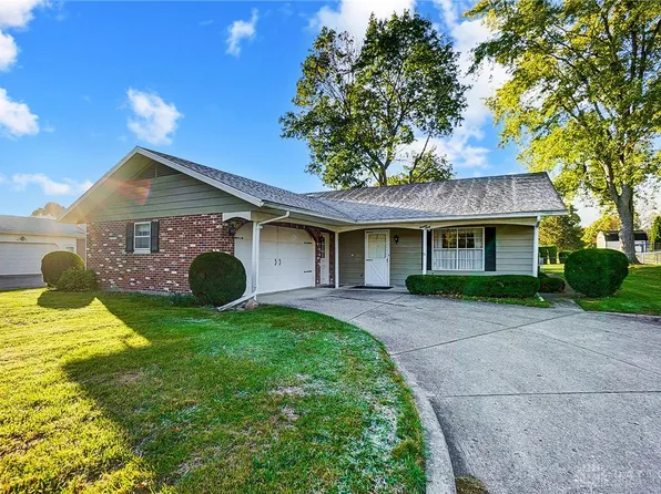 1330 Stratford Dr, Piqua, OH 45356