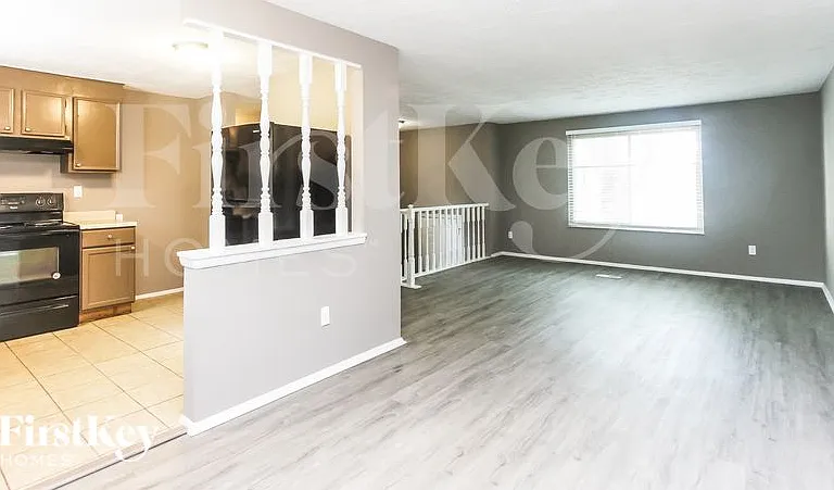 910 Woodlark Dr — Photo 3