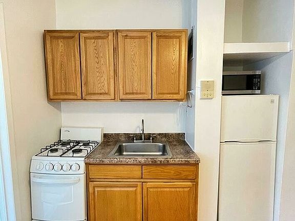 2nd image of 1571 3rd Ave APT 3N