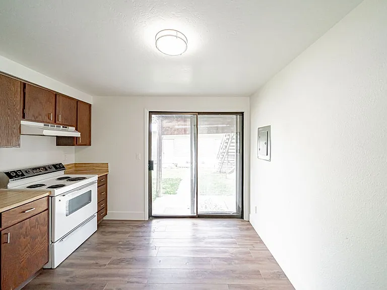 675 Garfield St — Photo 4