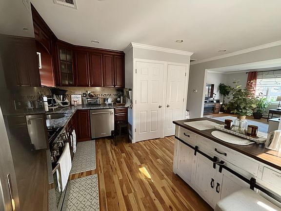 5th image of 51 Cottage Pl Floor 2