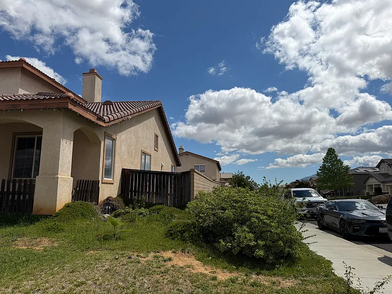 88 Ivory Ave — Photo 3