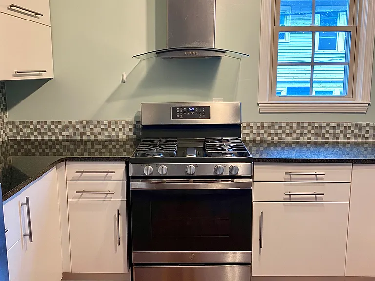 240 Camp St #1 — Photo 3