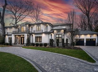 11 Edgewood St, Tenafly, NJ 07670