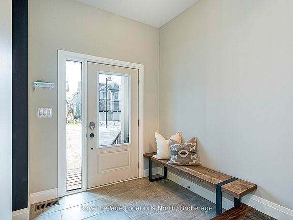 5th image of 195 Courtland St W