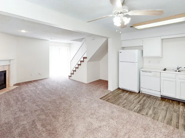 2226 S Rogers St #102, Bloomington, IN 47403