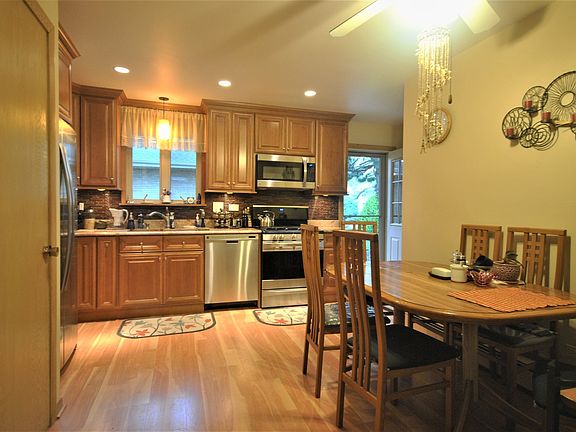 4th image of 4621 W 105th St