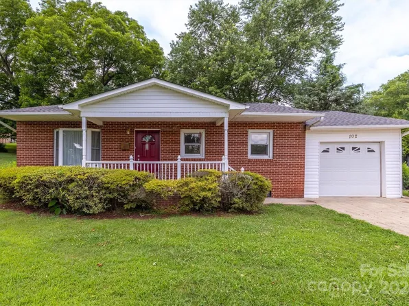 102 Sharon St, Morganton, NC 28655