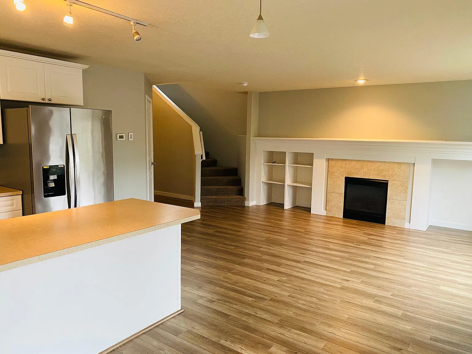 3 bed, 2.5 bath, 1591 sqft, $2,625 — Photo 2