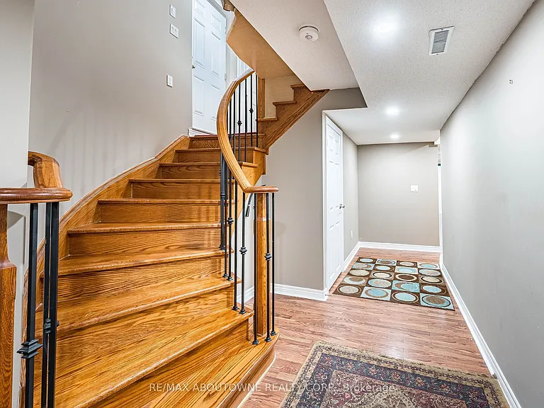 3221 Erin Centre Blvd #BASEMENT — Photo 9