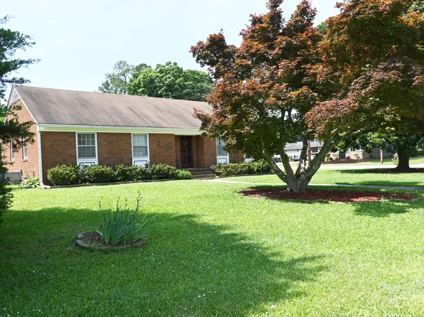 1735 Meadowbrook Ln W, Wilson, NC 27893