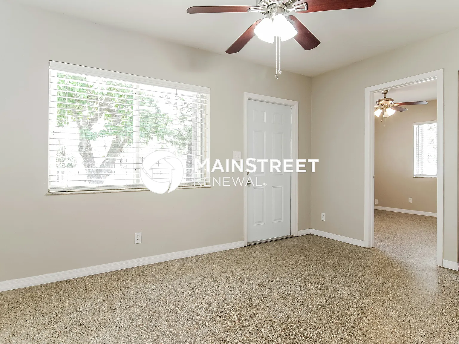 1407 N 57th Ave — Photo 3