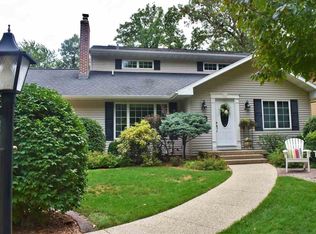 1718 Picturesque Dr, Cedar Falls, IA 50613