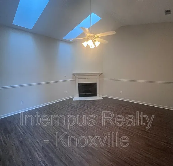 813 Villaview Way — Photo 5