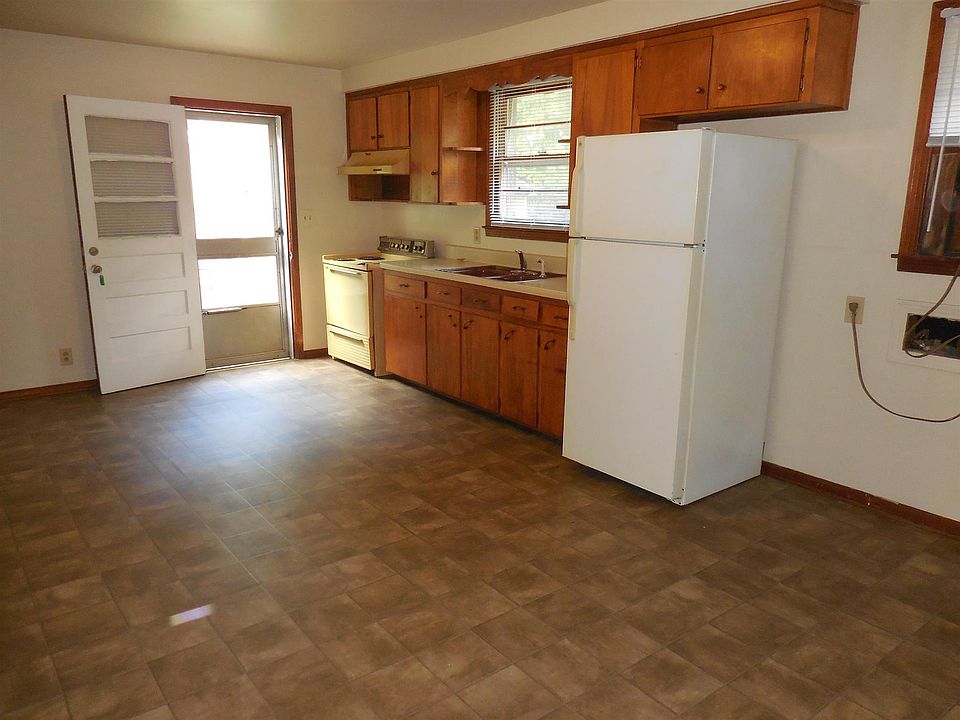 1st image of 1020 & 102 Colonial Ct