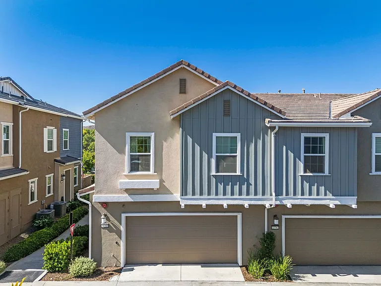 22760 Harmony Dr — Photo 2