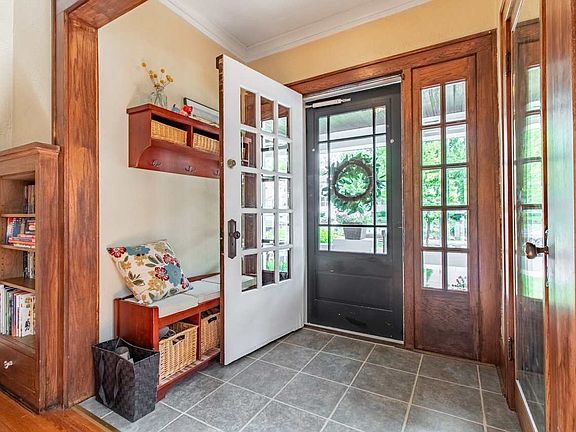 3rd image of 1340 E Hillcrest Pl