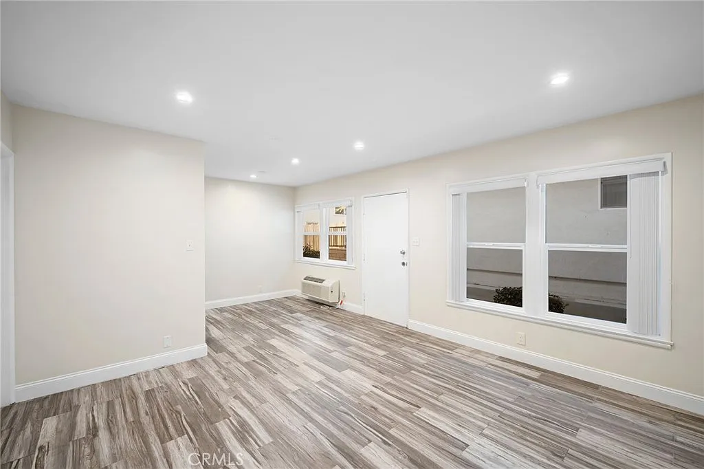 Building Photo - 2930 Fairmount Ave #B