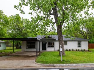 110 N Jessup St, Alvarado, TX 76009