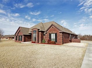 1714 Riverview Dr, Tuttle, OK 73089