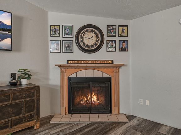 4th image of 1020 W Summit St