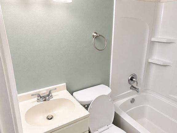 5th image of 2515 Markham St
