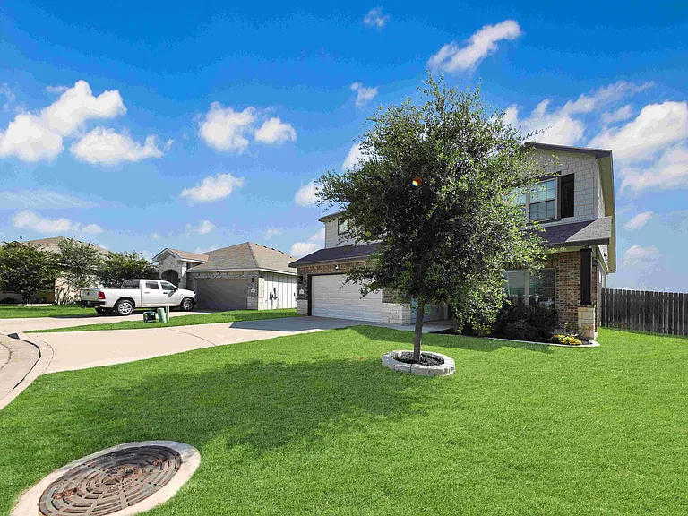 1475 Shadow Hill Ln — Photo 3