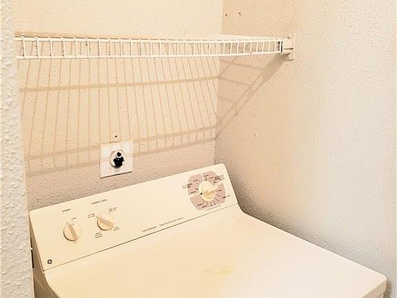 4th image of 2885 Winkler Ave APT 601
