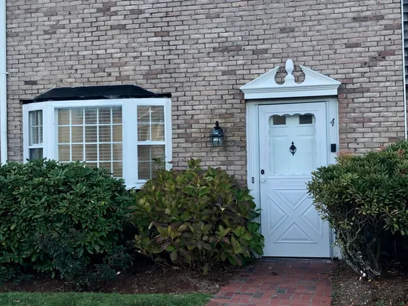 4 Louisburg Square #4, Centerville, MA 02632