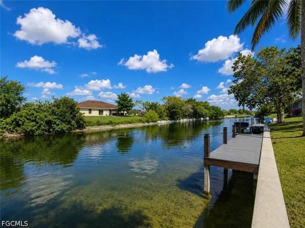 306 SE 8th Pl, Cape Coral, FL 33990