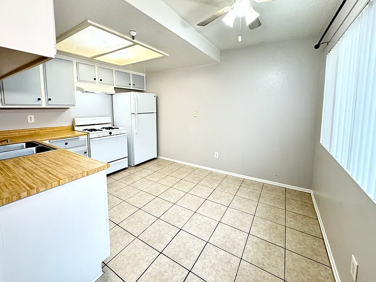13105 Kornblum Ave — Photo 12