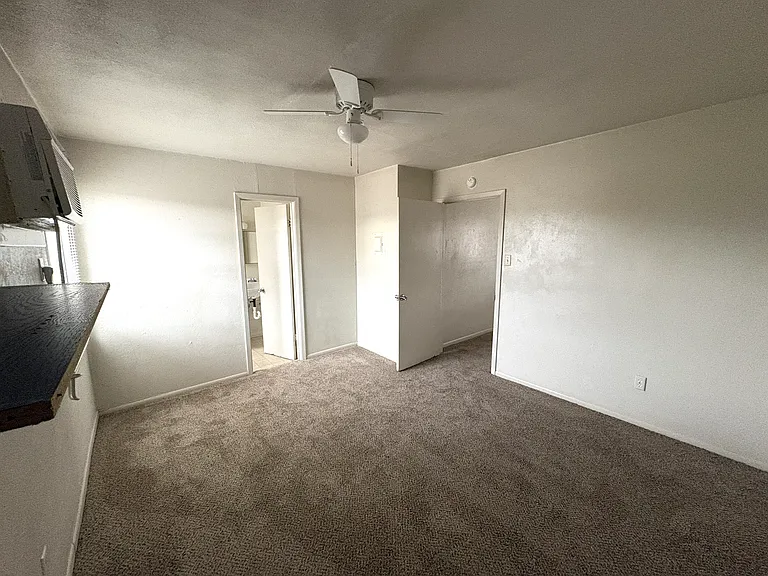 602 Sunset Ln #D — Photo 12