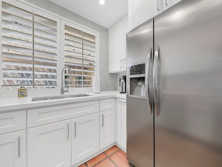 81 Sunrise Dr — Photo 3