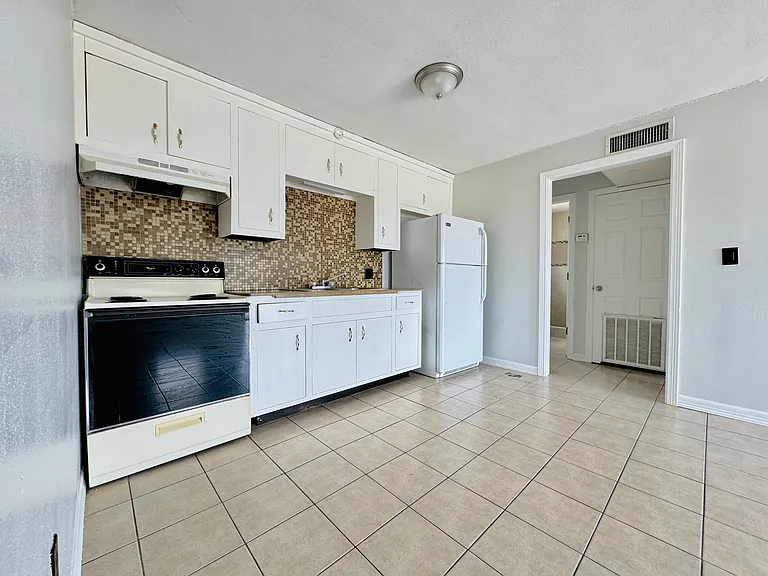 1002 Miller Ave #3 — Photo 1