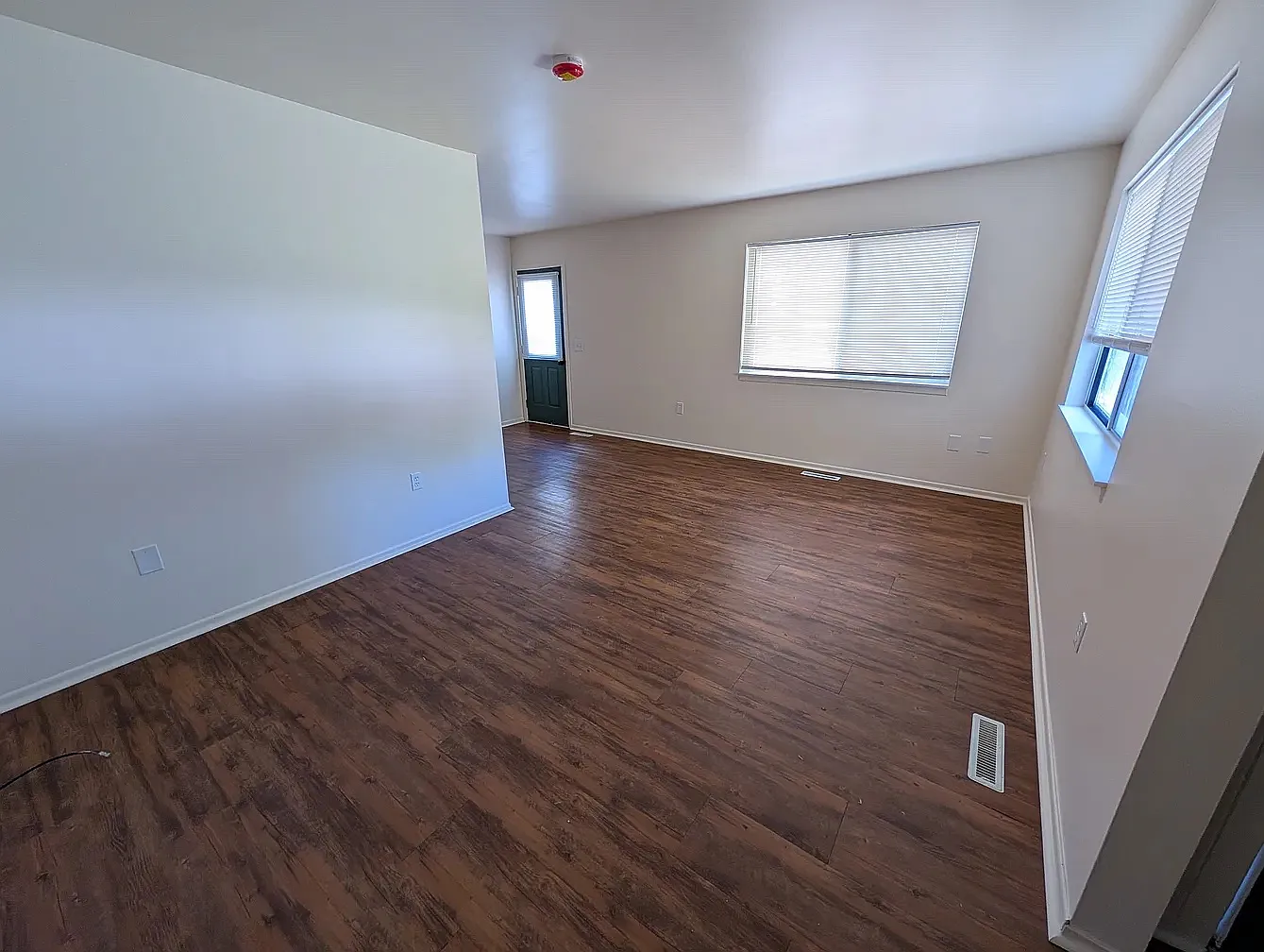 2 bed, $1,100 — Photo 4