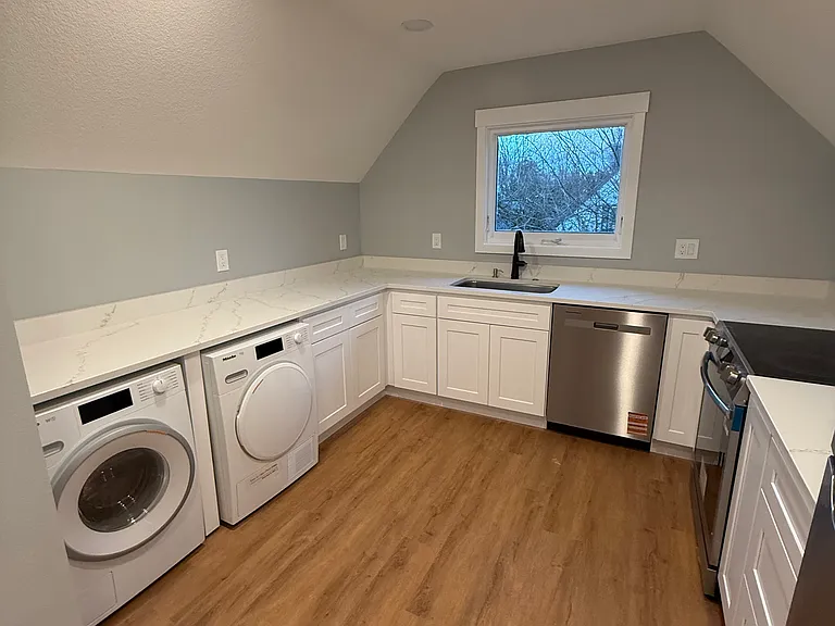 2367 NW Kearney St #7 — Photo 7